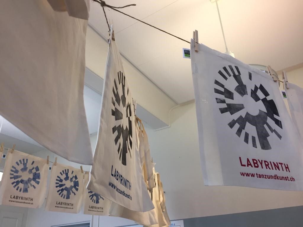 Tkk-E.-12.jpg – Taschenlabyrinth im Schulzimmer