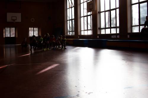 WSTanz_AlleLP_20200128.jpg – Tanz in Gruppen, Nachmittagslicht in der alten Turnhalle Wettingen – Quelle: @Eliane Zgraggen 